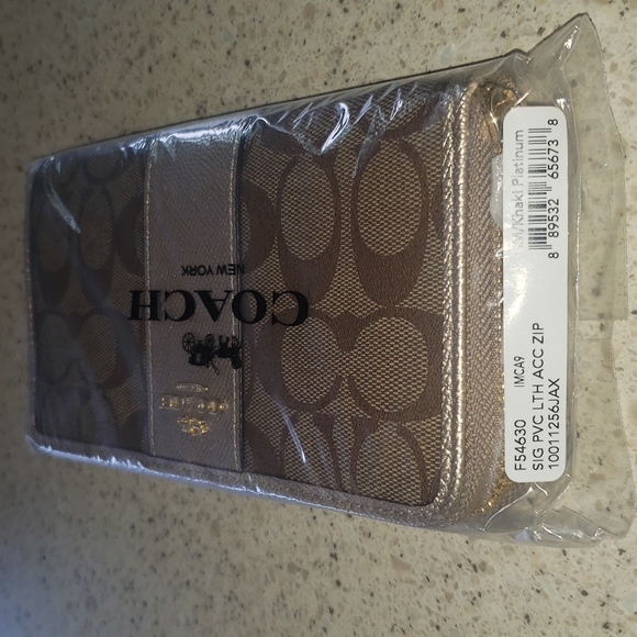 NWT Coach Accordion Zip Wallet In Signature Canvas - Picture 4 of 11